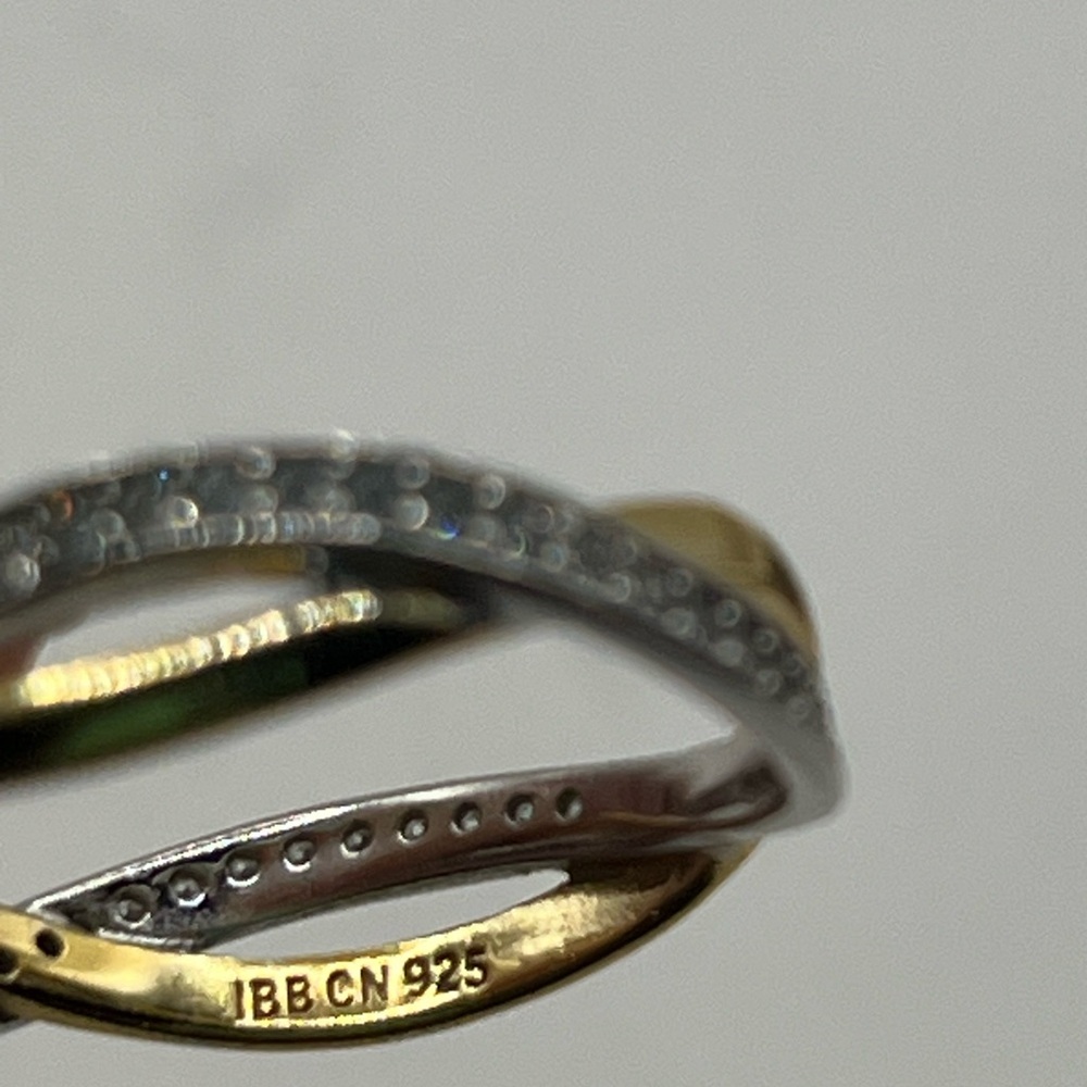 Two-Tone Infinity Ring with Pavé Accents - Gold Tone & Silver. 925 Size 8 - Picture 5 of 5
